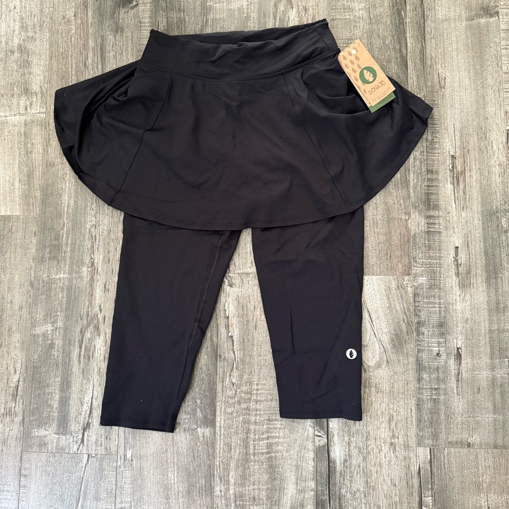 Dona Jo Brand Sports Skirt with Cropped Leggings.